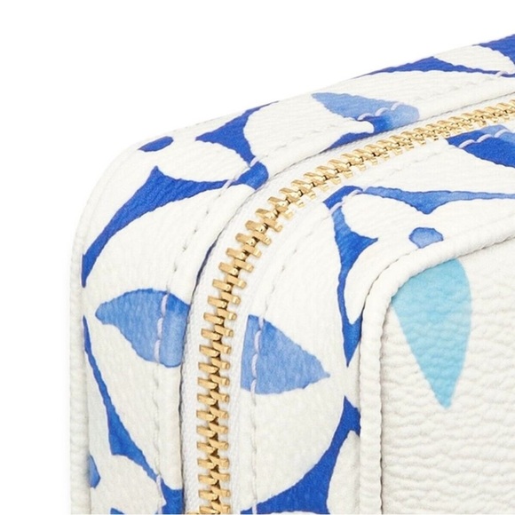 ⭐️Pending Sale⭐️NIB Giftable Louis Vuitton By The Pool Wapity Bag - Picture 7 of 7